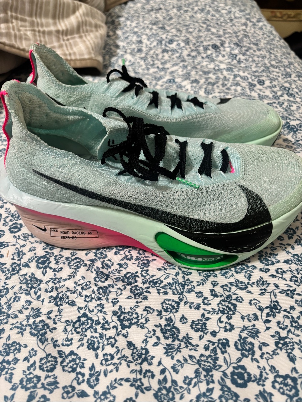 Nike Men’s Mint Green Running Shoes with Black Swoosh and Pink Accents